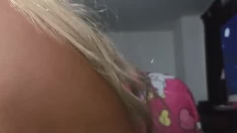 Snapshot of katty_bluntt chatting on December 8, 2024, 7:58 am Luu sell online show from December 8, 2024, 7:58 am