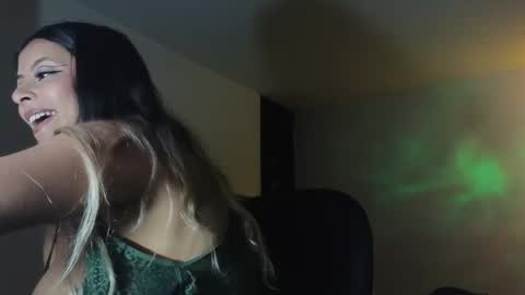 Snapshot of katty_bluntt chatting on January 11, 2025, 4:59 am Luu sell online show from January 11, 2025, 4:59 am