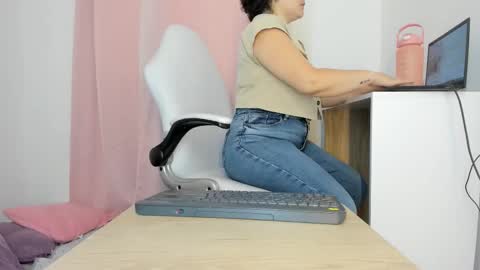 Katty online show from December 16, 2025, 7:08 pm