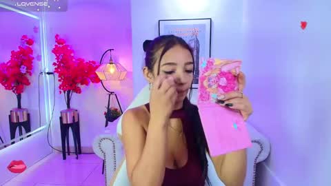 Snapshot of katty_rounds chatting on November 4, 2025, 12:04 pm katty_rounds online show from November 4, 2025, 12:04 pm