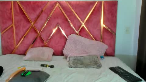 katty sanz1 online show from October 19, 2025, 11:55 am