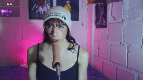 kattycat_ online show from December 5, 2025, 6:22 am