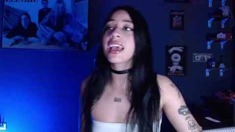 Snapshot of kattze chatting on November 4, 2025, 11:59 pm online show from November 4, 2025, 11:59 pm