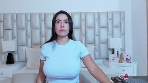 katy blonde girl and paola big boobs online show from January 10, 2025, 7:32 pm