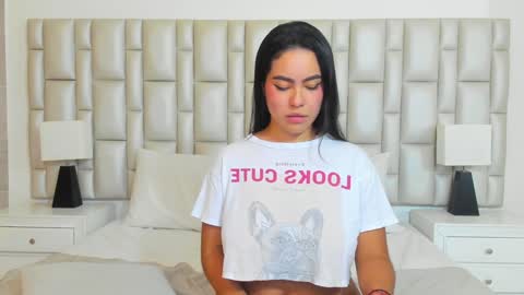 katy blonde girl and paola big boobs online show from January 14, 2025, 1:47 am