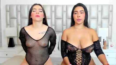 katy blonde girl and paola big boobs online show from February 20, 2025, 7:52 pm