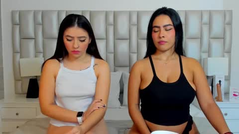 katy blonde girl and paola big boobs online show from March 5, 2025, 7:49 pm