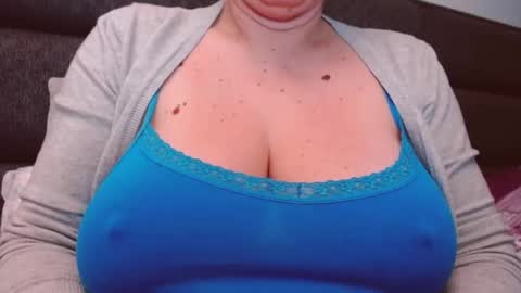 Snapshot of katynextdoor chatting on December 6, 2024, 7:21 am Katy online show from December 6, 2024, 7:21 am