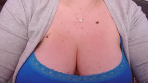 Snapshot of katynextdoor chatting on December 9, 2024, 9:28 am Katy online show from December 9, 2024, 9:28 am