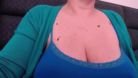 Snapshot of katynextdoor chatting on January 14, 2025, 9:45 am Katy online show from January 14, 2025, 9:45 am