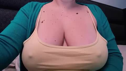 Snapshot of katynextdoor chatting on January 16, 2025, 6:14 am Katy online show from January 16, 2025, 6:14 am