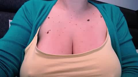 Snapshot of katynextdoor chatting on January 17, 2025, 6:15 am Katy online show from January 17, 2025, 6:15 am