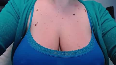 Snapshot of katynextdoor chatting on February 10, 2025, 5:58 am Katy online show from February 10, 2025, 5:58 am