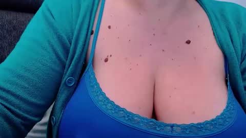 Snapshot of katynextdoor chatting on February 10, 2025, 9:04 am Katy online show from February 10, 2025, 9:04 am