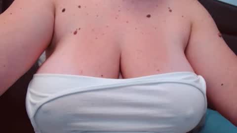 Snapshot of katynextdoor chatting on September 19, 2025, 5:09 am Katy online show from September 19, 2025, 5:09 am