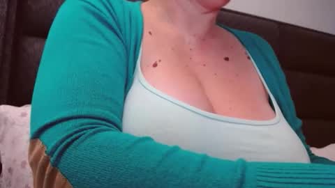 Snapshot of katynextdoor chatting on October 21, 2025, 5:08 am Katy online show from October 21, 2025, 5:08 am