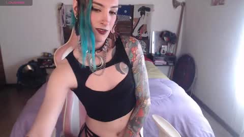 luna   online show from November 6, 2025, 8:21 pm