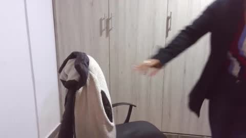  Khawit  online show from February 26, 2025, 5:17 pm