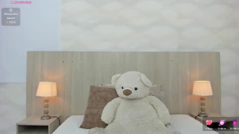   online show from September 18, 2025, 11:23 am