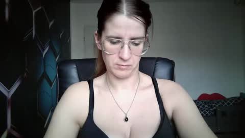 KayaLips online show from September 28, 2025, 2:11 pm