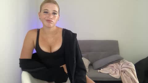 Snapshot of kaylababyxoo chatting on October 31, 2025, 8:43 pm kaylababyxoo online show from October 31, 2025, 8:43 pm