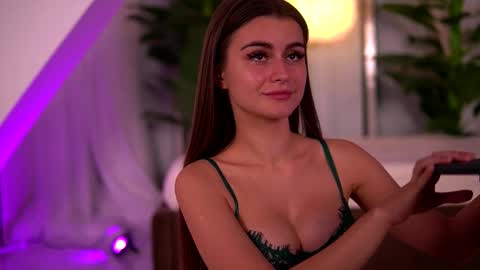 kaylabray online show from October 31, 2025, 4:24 am