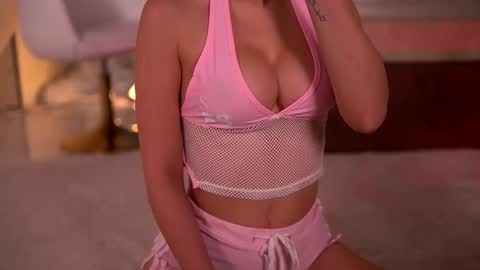 kaylabray online show from November 19, 2025, 6:57 am