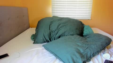 Kayla Cruise online show from September 25, 2025, 3:49 pm