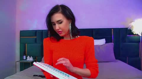 Kayla online show from June 3, 2026, 2:33 pm