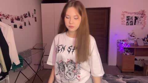 Nyelle online show from April 25, 2026, 2:03 pm