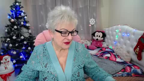 kaylesmoll online show from January 3, 2025, 10:40 pm