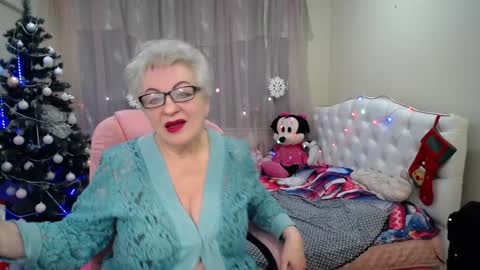 kaylesmoll online show from January 21, 2025, 7:28 pm