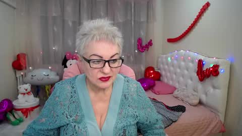 kaylesmoll online show from February 13, 2025, 3:29 am