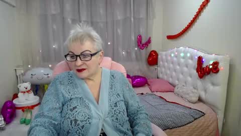 kaylesmoll online show from February 22, 2025, 12:49 am