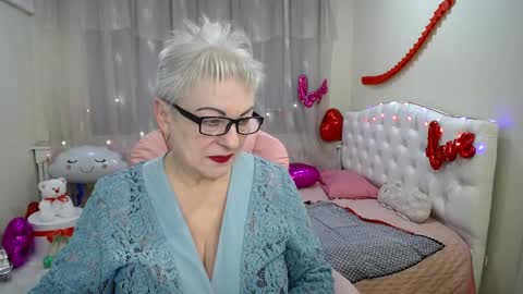 kaylesmoll online show from February 22, 2025, 3:56 am