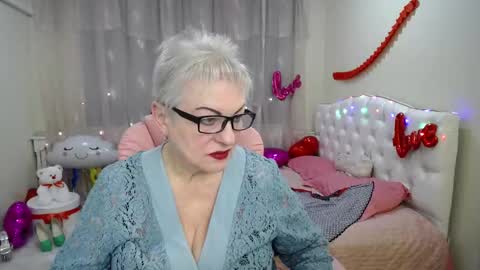 kaylesmoll online show from February 27, 2025, 1:48 am