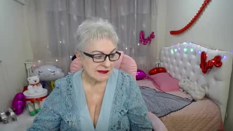 kaylesmoll online show from March 5, 2025, 10:43 pm