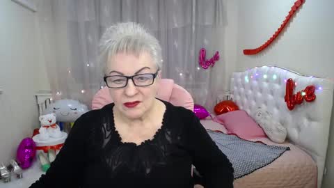 kaylesmoll online show from March 7, 2025, 11:16 pm