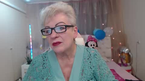 kaylesmoll online show from September 28, 2025, 6:24 pm