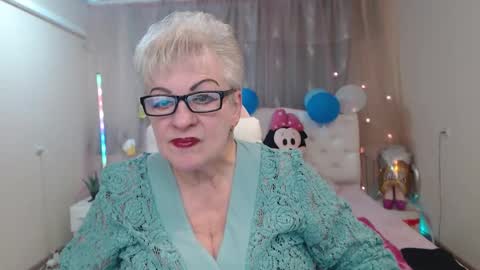 kaylesmoll online show from October 8, 2025, 6:38 pm