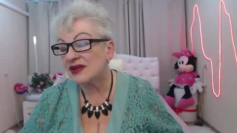 Snapshot of kaylesmoll chatting on May 29, 2026, 6:50 pm kaylesmoll online show from May 29, 2026, 6:50 pm