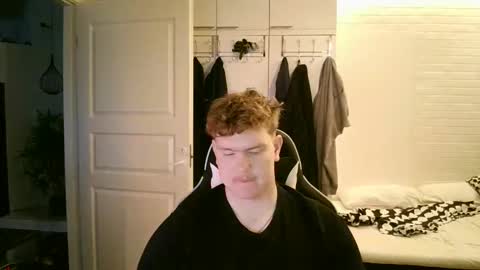 Snapshot of kayttajaviides5 chatting on November 5, 2025, 7:52 am Aatu online show from November 5, 2025, 7:52 am