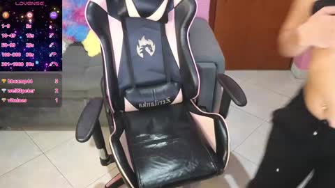 keeiity_moon online show from February 15, 2025, 2:00 pm