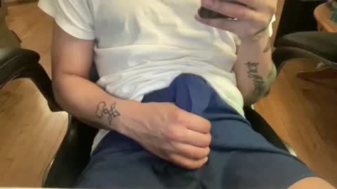 Keesey23 online show from April 21, 2026, 2:51 am