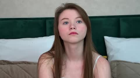 Keira online show from November 16, 2025, 6:08 am