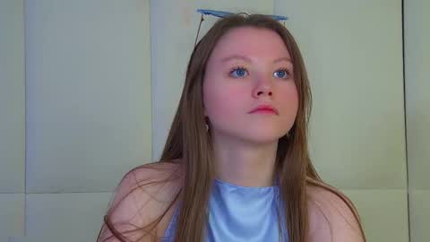 Keira online show from November 21, 2025, 6:28 pm