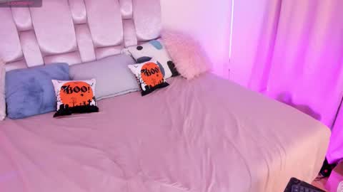 Keisy  online show from October 10, 2025, 3:49 am