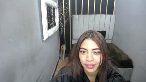  K E I Z Y  online show from December 24, 2024, 7:55 pm