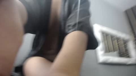  K E I Z Y  online show from December 31, 2024, 1:19 pm