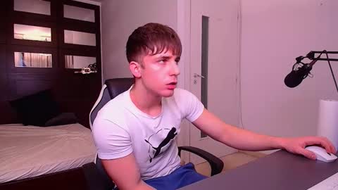 Snapshot of kellenwest chatting on December 16, 2025, 11:15 am KellenWest online show from December 16, 2025, 11:15 am